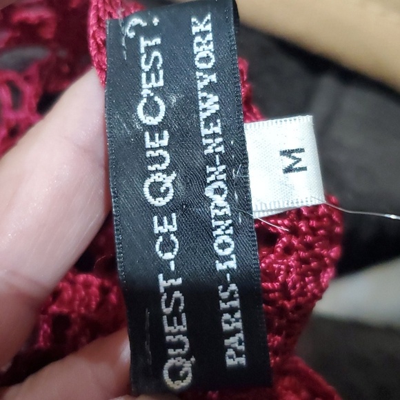 Quest-ce Que C'est burgandy wine red crochet medallion pattern layer sweater - Picture 5 of 5
